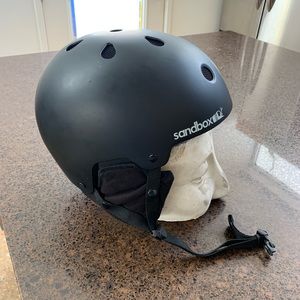 Snowboard helmet